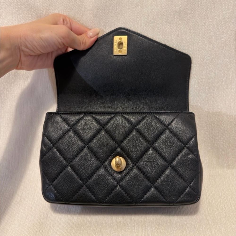 Chanel Envelope Flap Waist Bag -quilted Black Leather - Picture 4 of 16